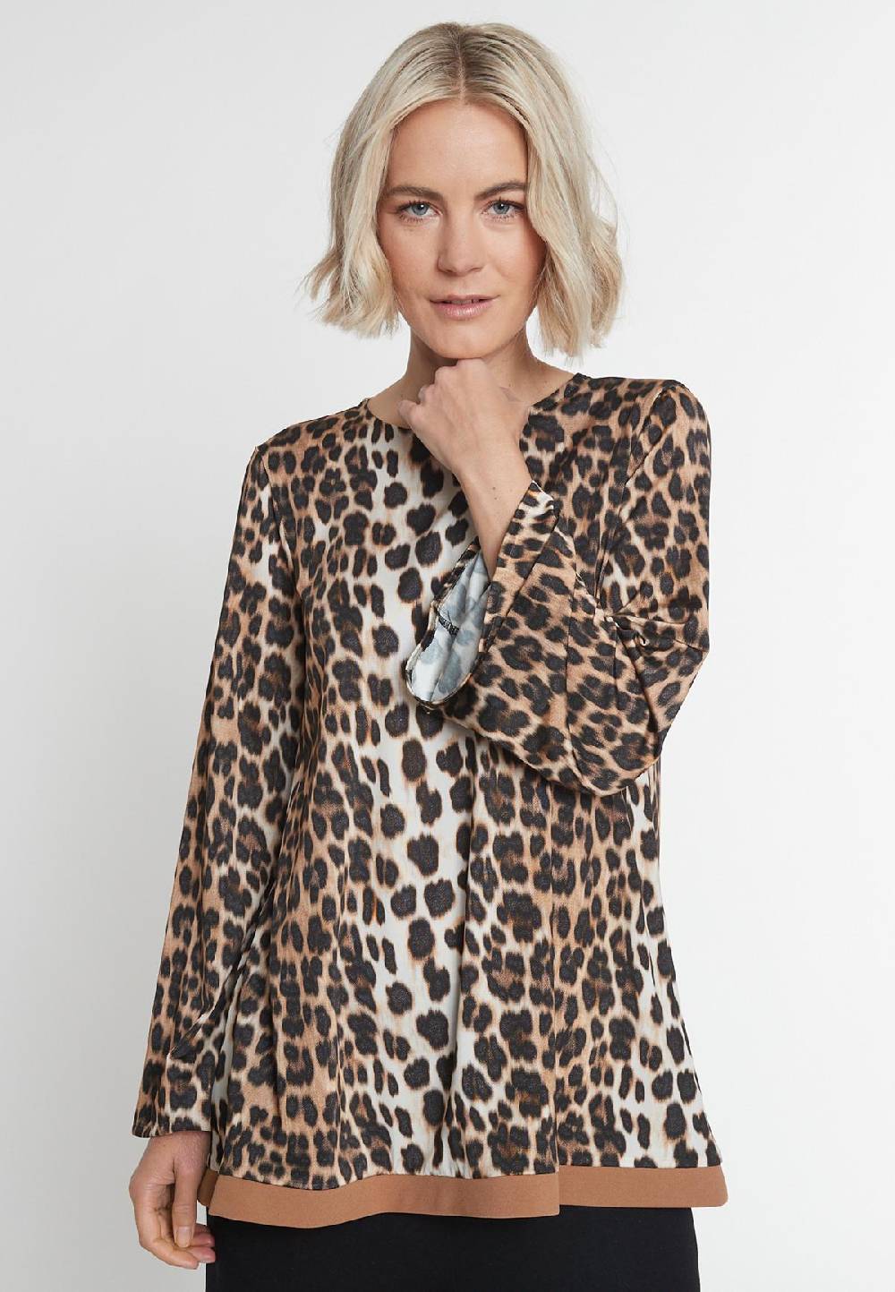 Ana Alcazar A-Linientop Modori