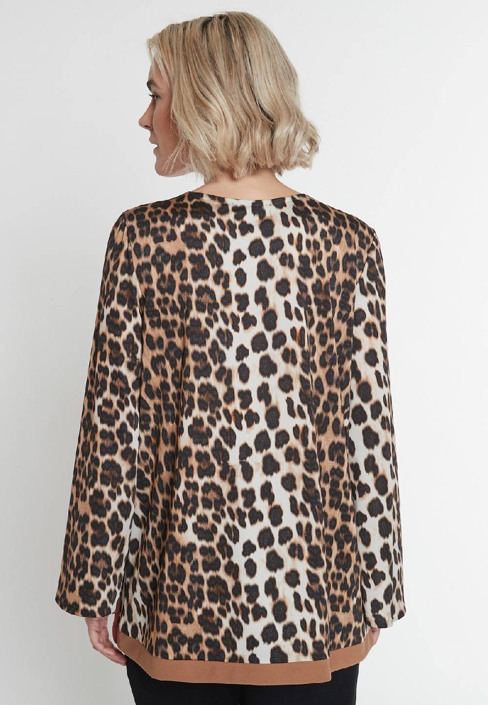 Ana Alcazar A-Linientop Modori