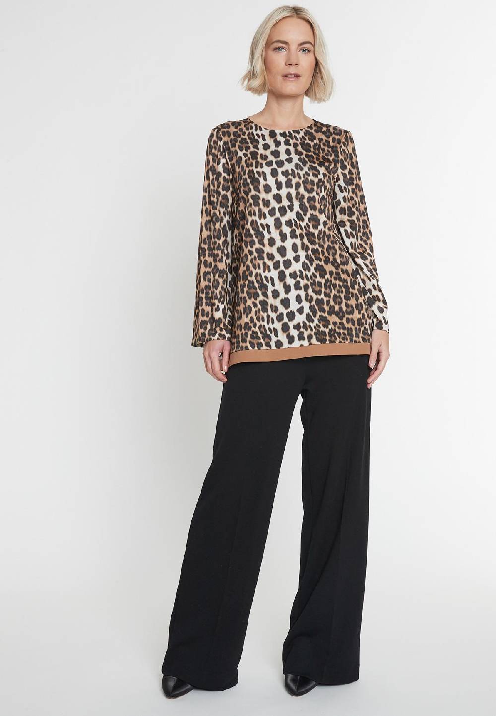 Ana Alcazar A-Linientop Modori