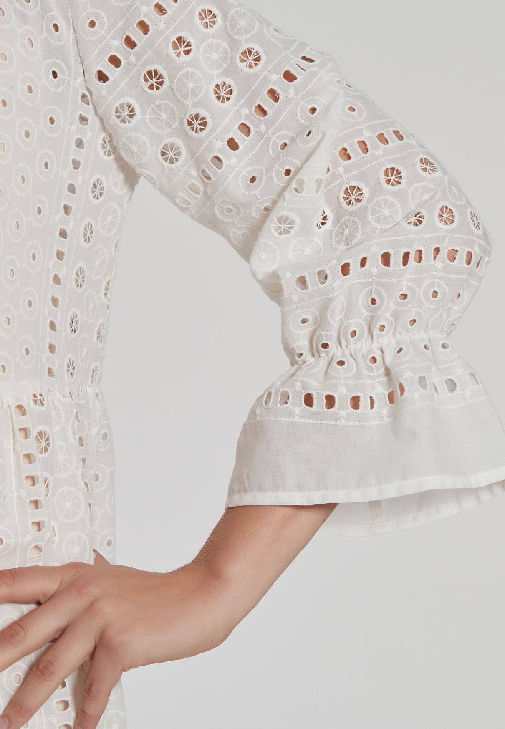 Ana Alcazar Bohokleid Giona