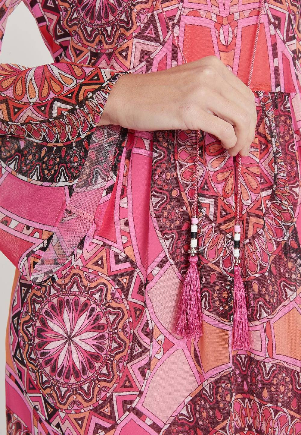 Ana Alcazar Bohokleid Leika