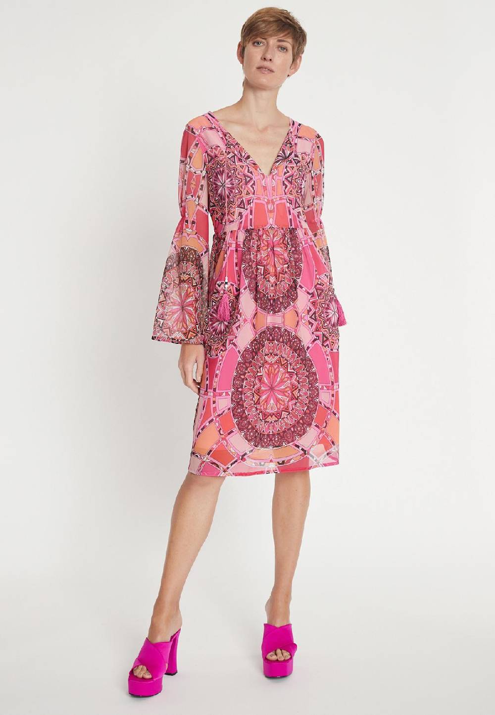 Ana Alcazar Bohokleid Leika