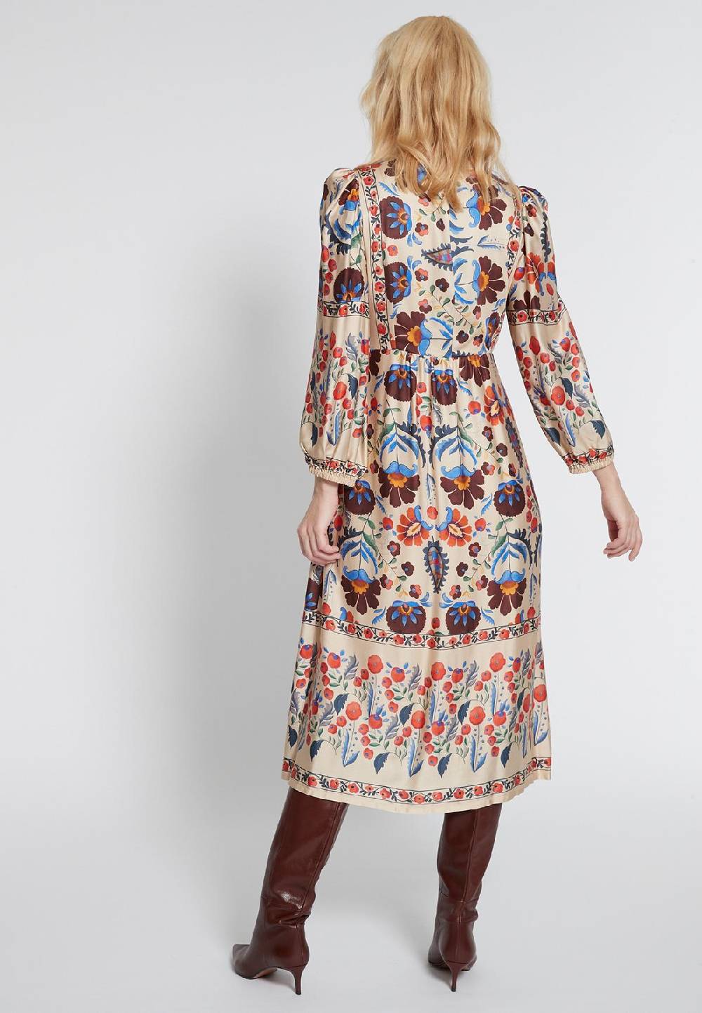 Ana Alcazar Folklorekleid Hamara