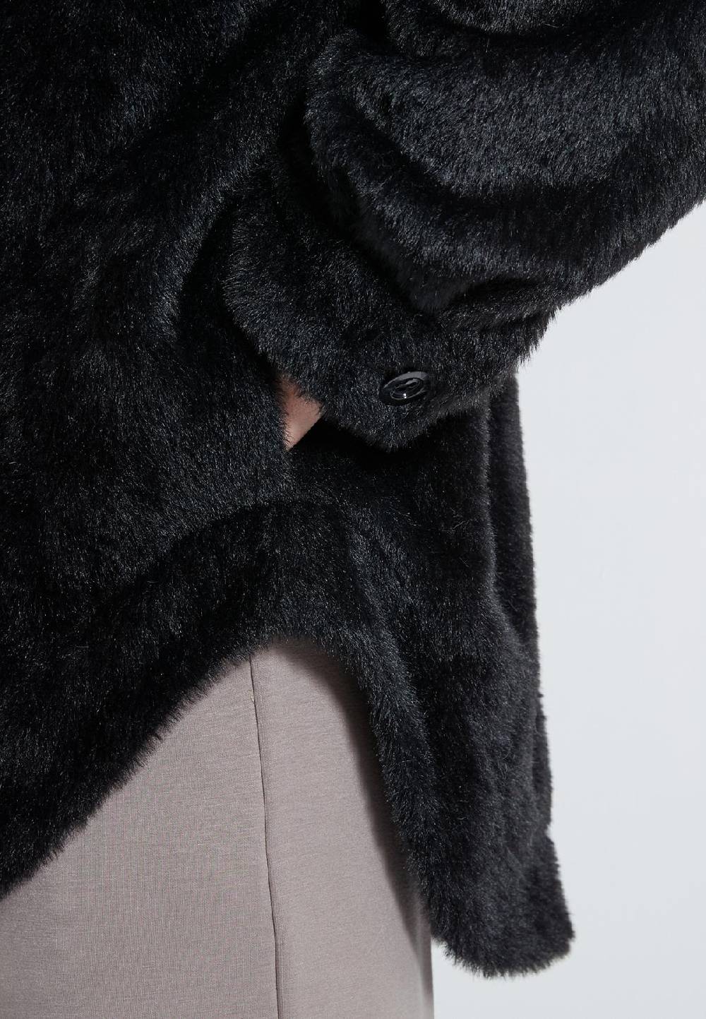 Ana Alcazar Hemdjacke Habila