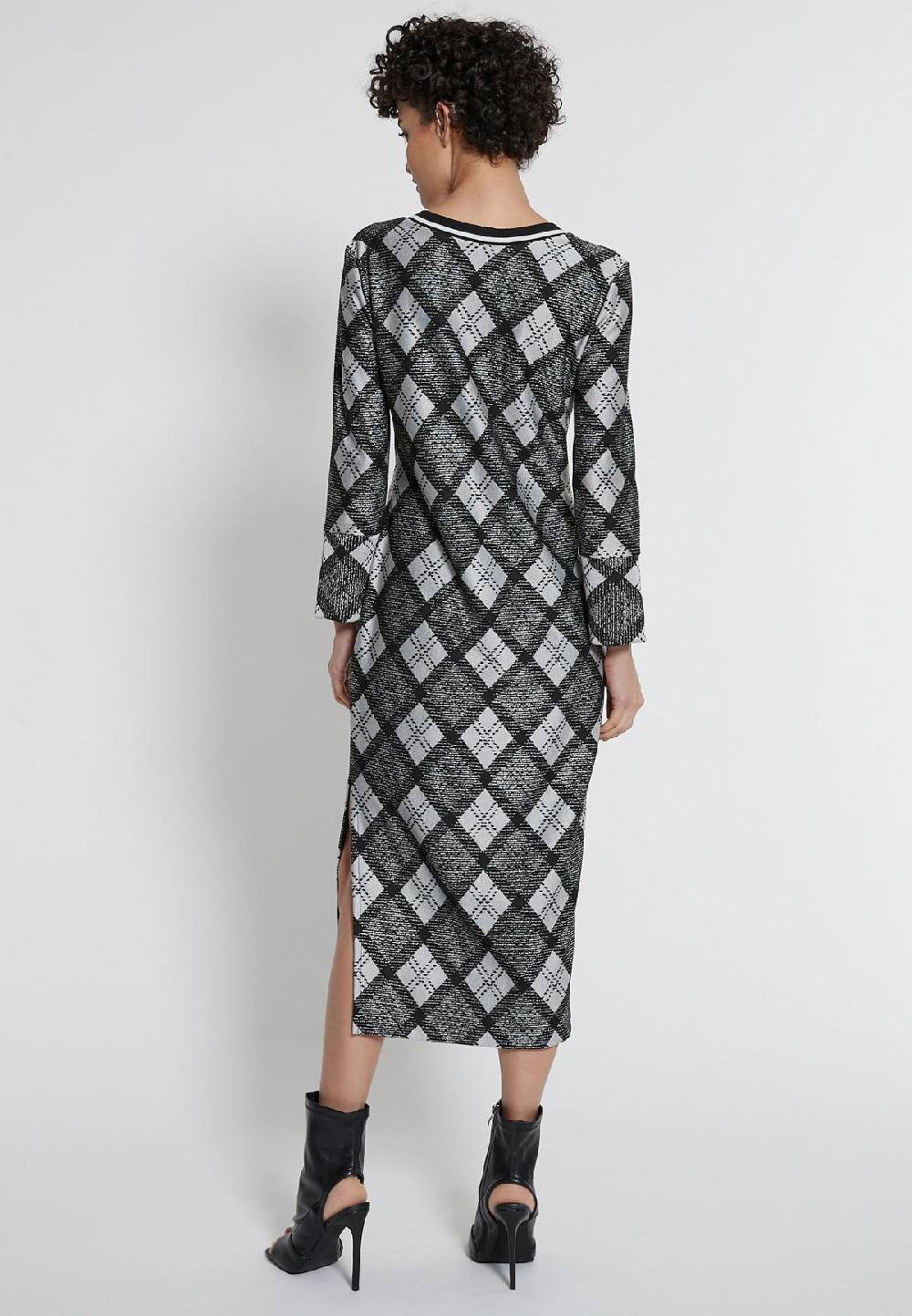 Ana Alcazar Karokleid Hetty