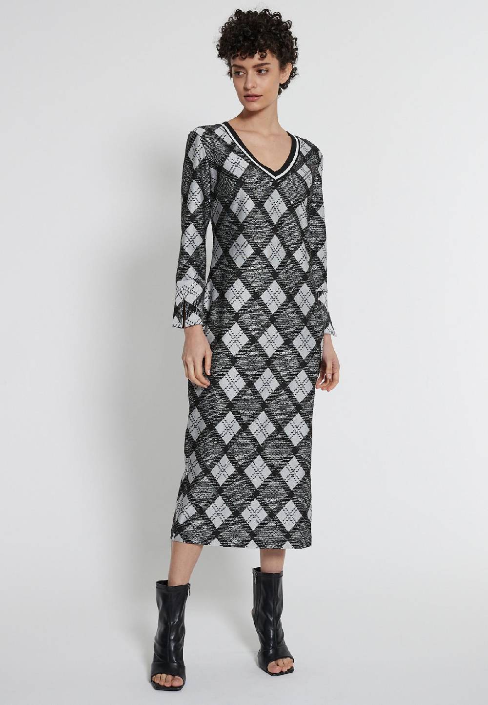 Ana Alcazar Karokleid Hetty