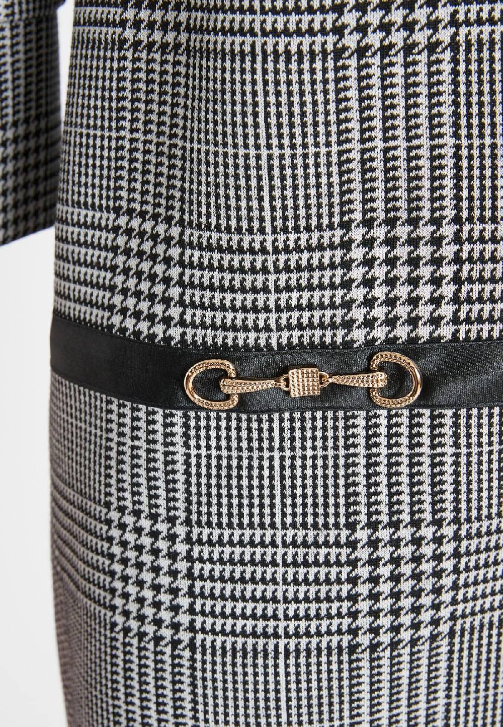 Ana Alcazar Karokleid Shawa