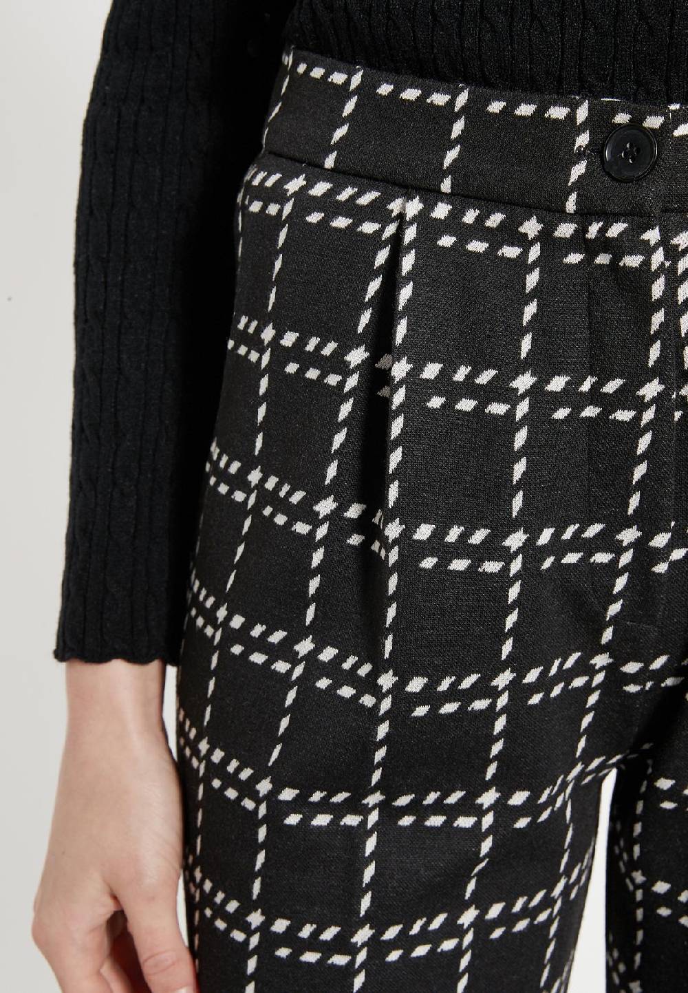 Ana Alcazar Lange Hose Eosea