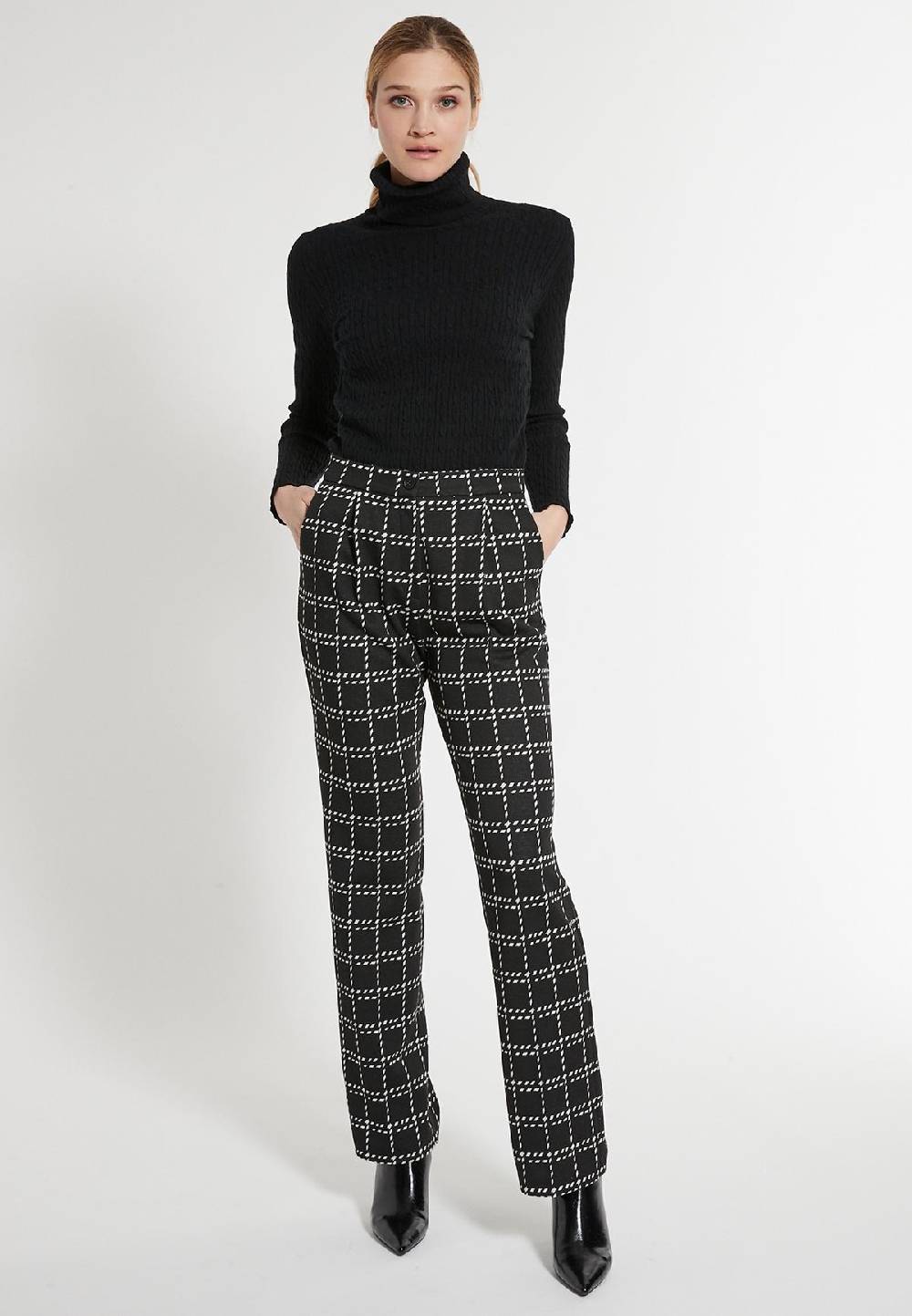 Ana Alcazar Lange Hose Eosea