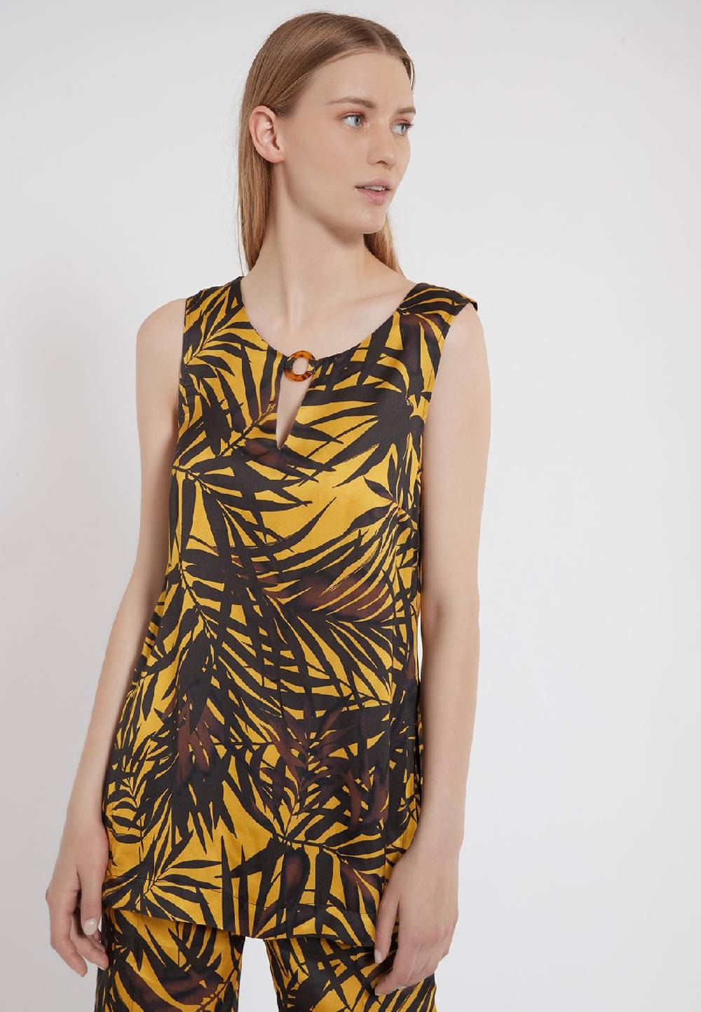 Ana Alcazar Longtop Zabuh