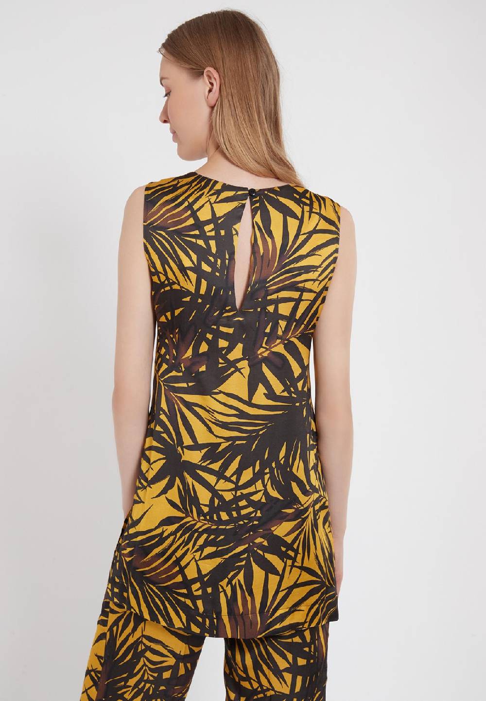 Ana Alcazar Longtop Zabuh