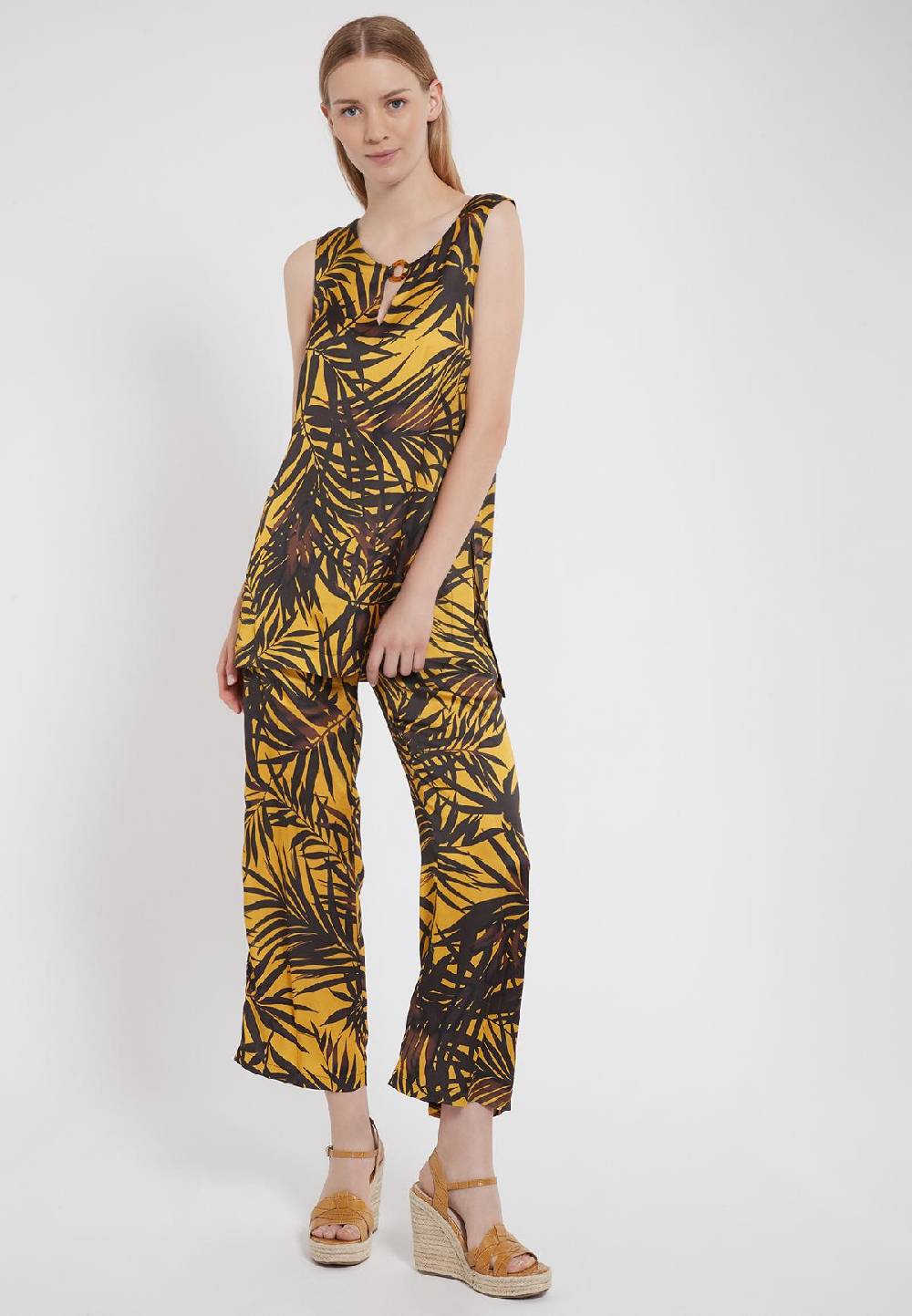 Ana Alcazar Longtop Zabuh