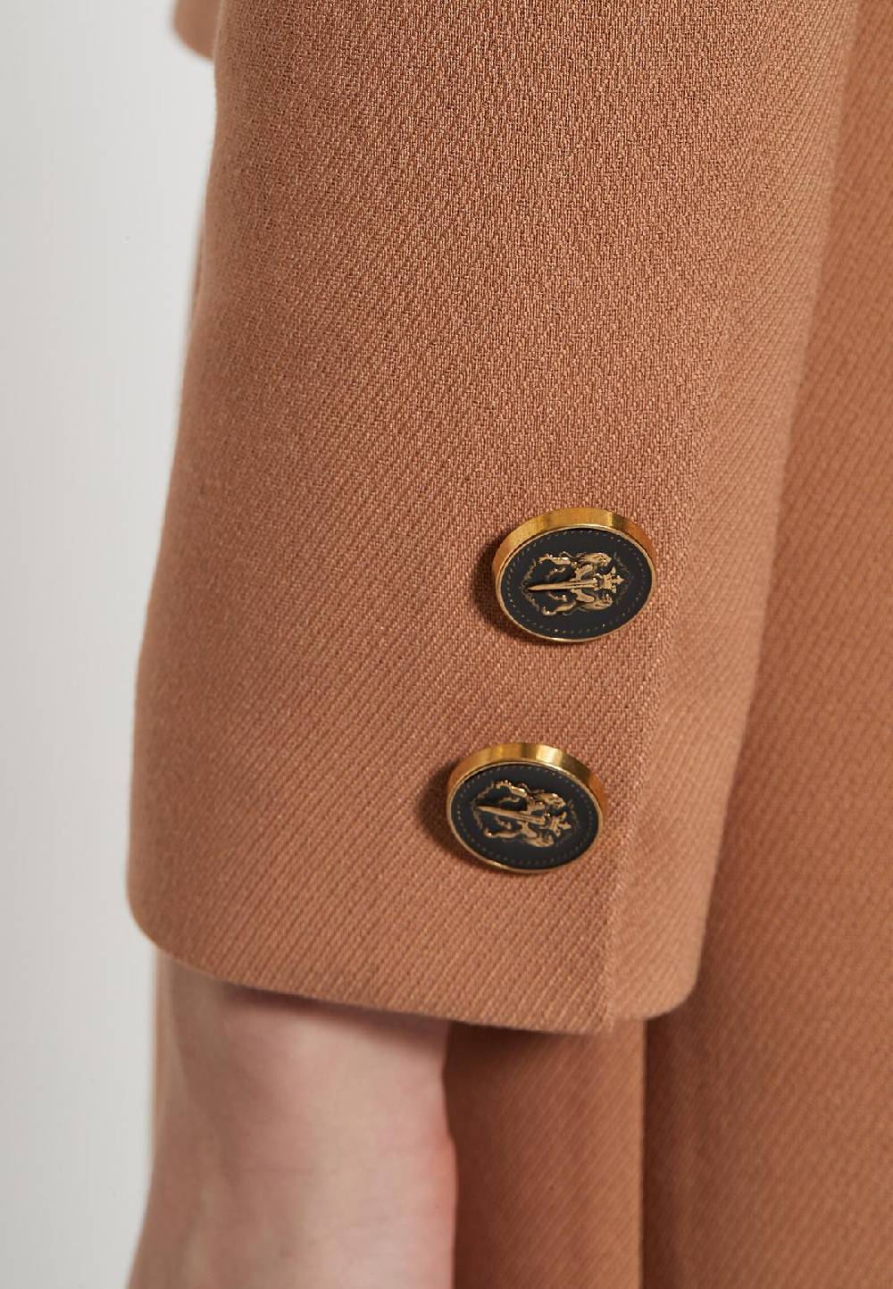 Ana Alcazar Mantel Ebasea