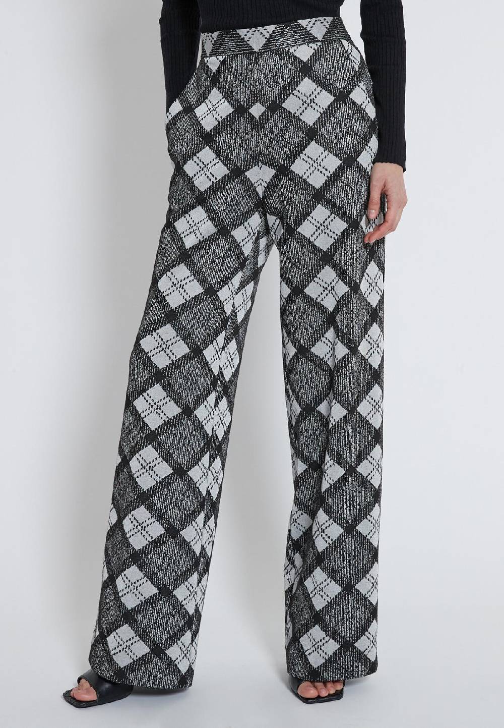 Ana Alcazar Marlenehose Hettmi