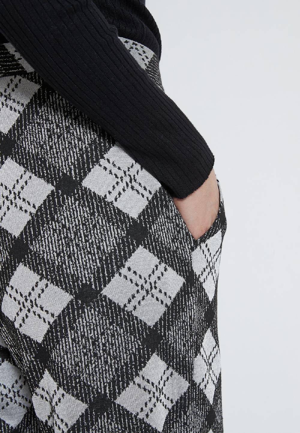 Ana Alcazar Marlenehose Hettmi