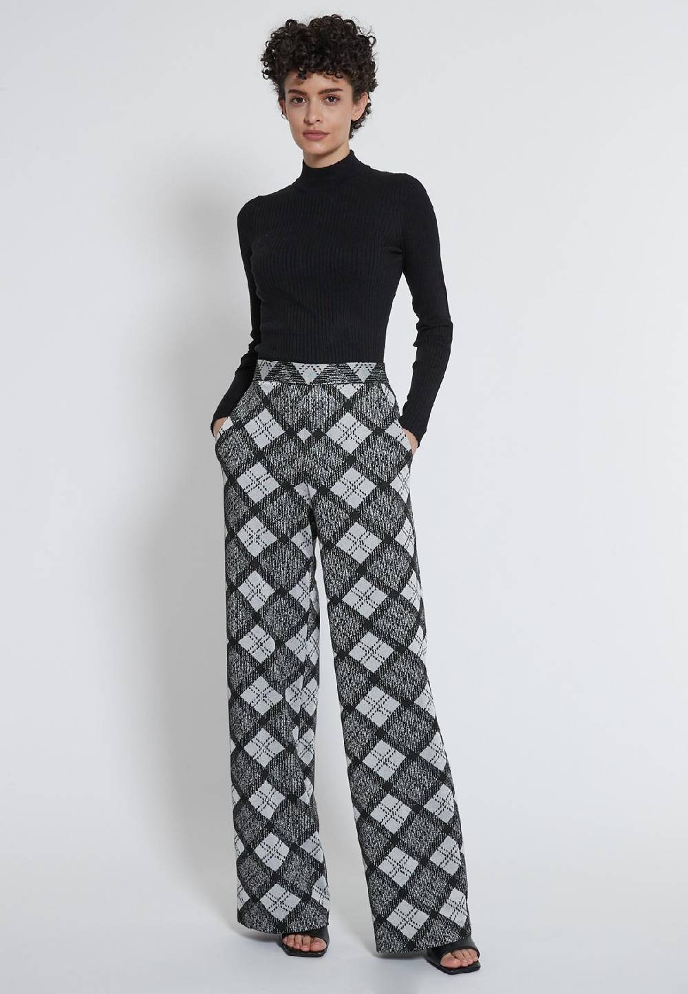 Ana Alcazar Marlenehose Hettmi