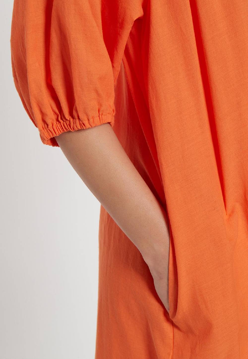 Ana Alcazar Midikleid Camea