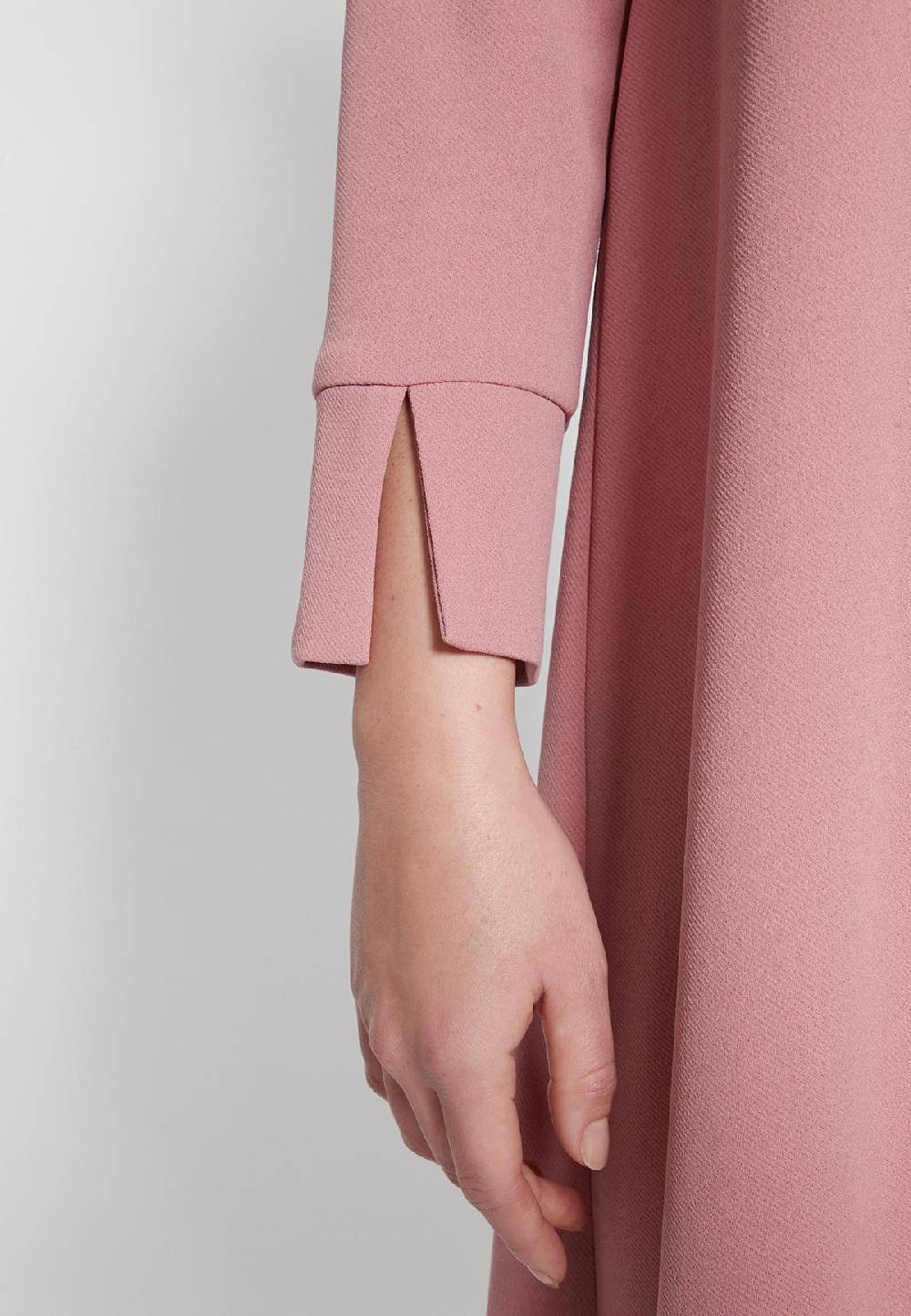 Ana Alcazar Midikleid Hanika