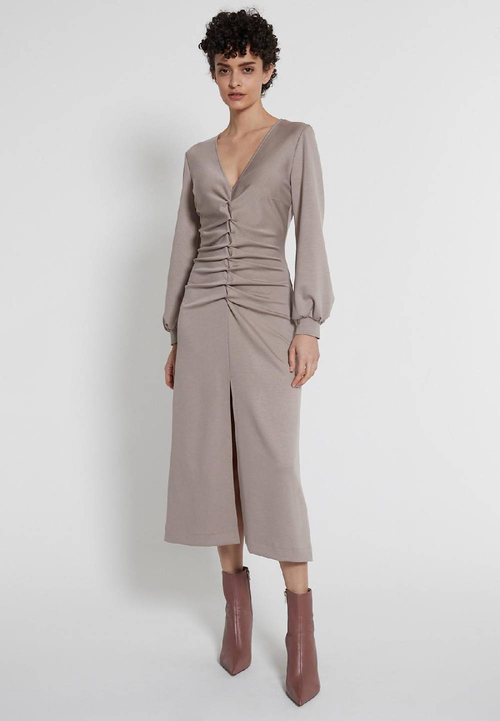 Ana Alcazar Midikleid Hefine