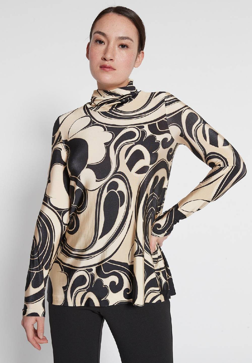 Ana Alcazar Rollkragentop Hiccme