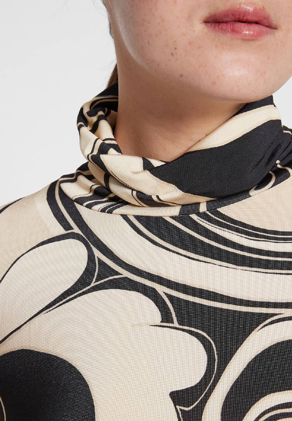 Ana Alcazar Rollkragentop Hiccme