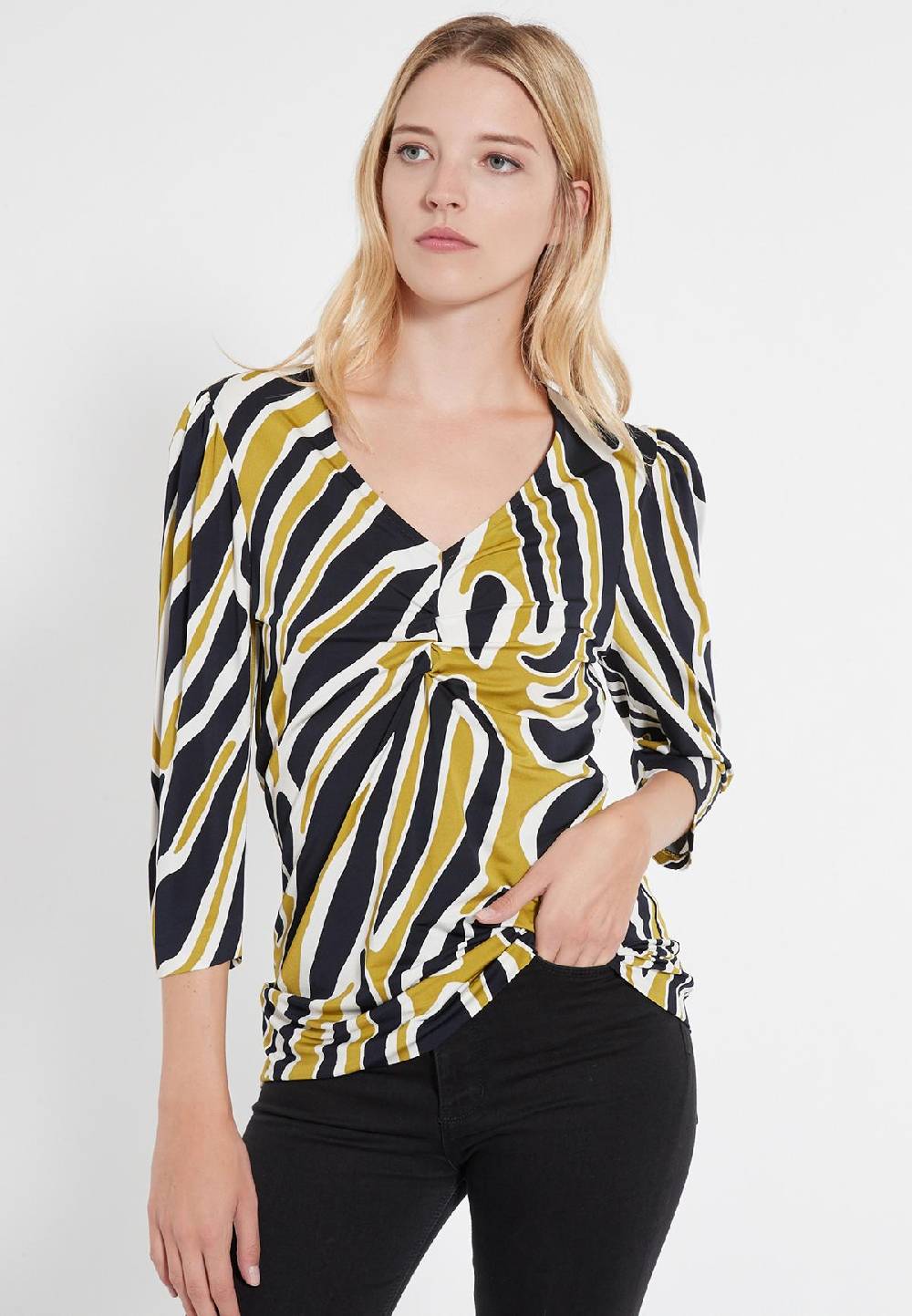 Ana Alcazar Top Cedio