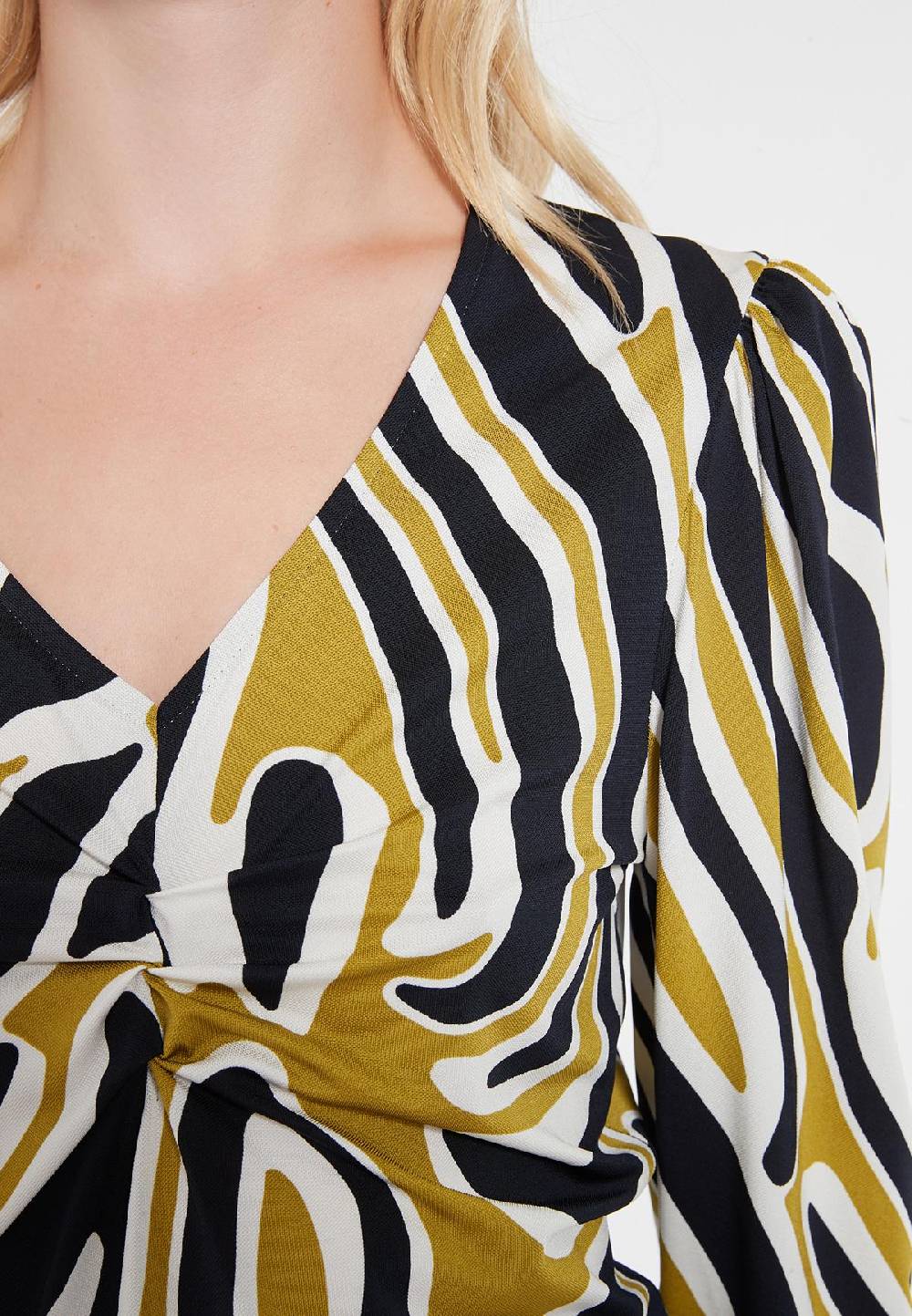 Ana Alcazar Top Cedio