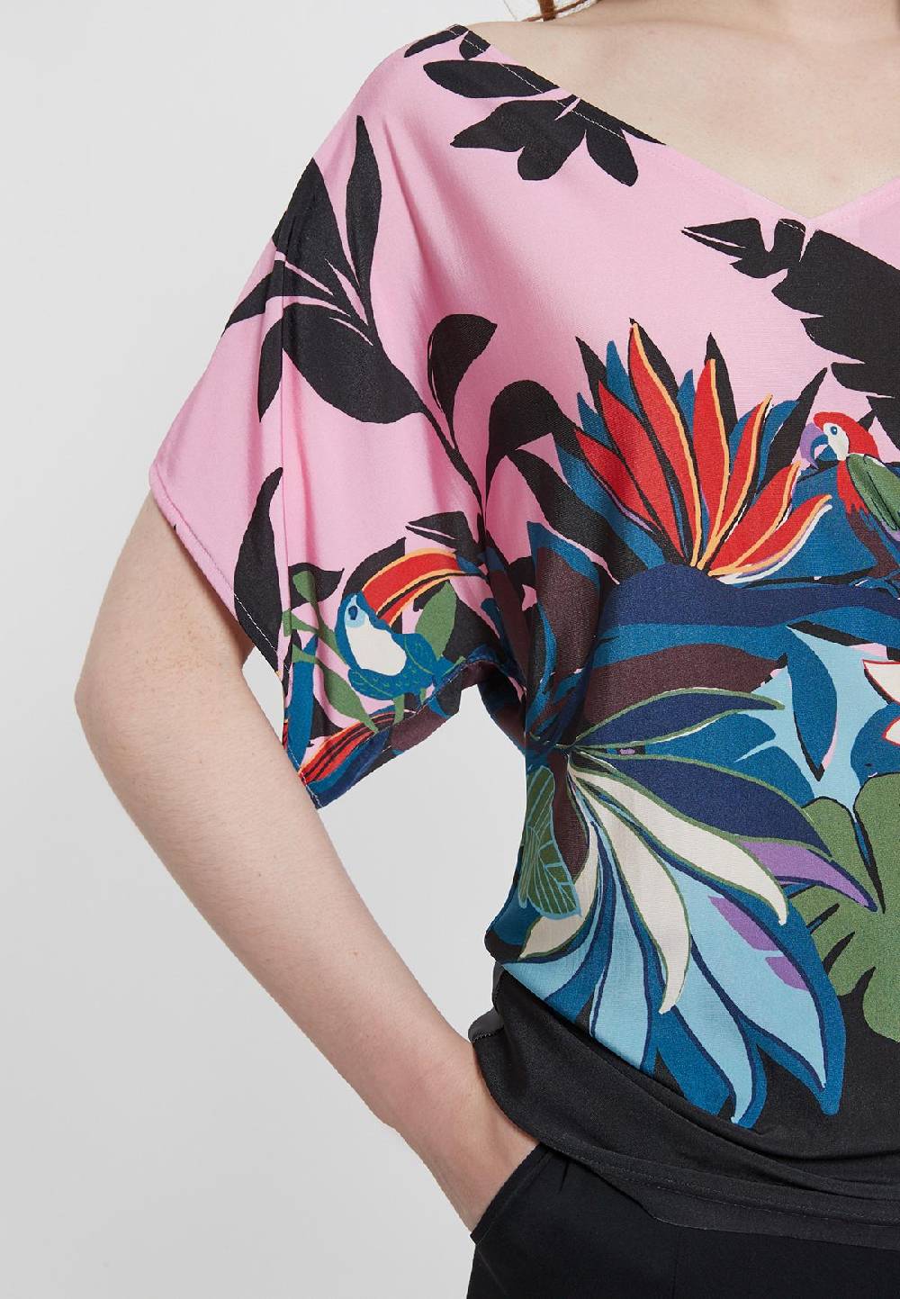 Ana Alcazar V-Top Domey