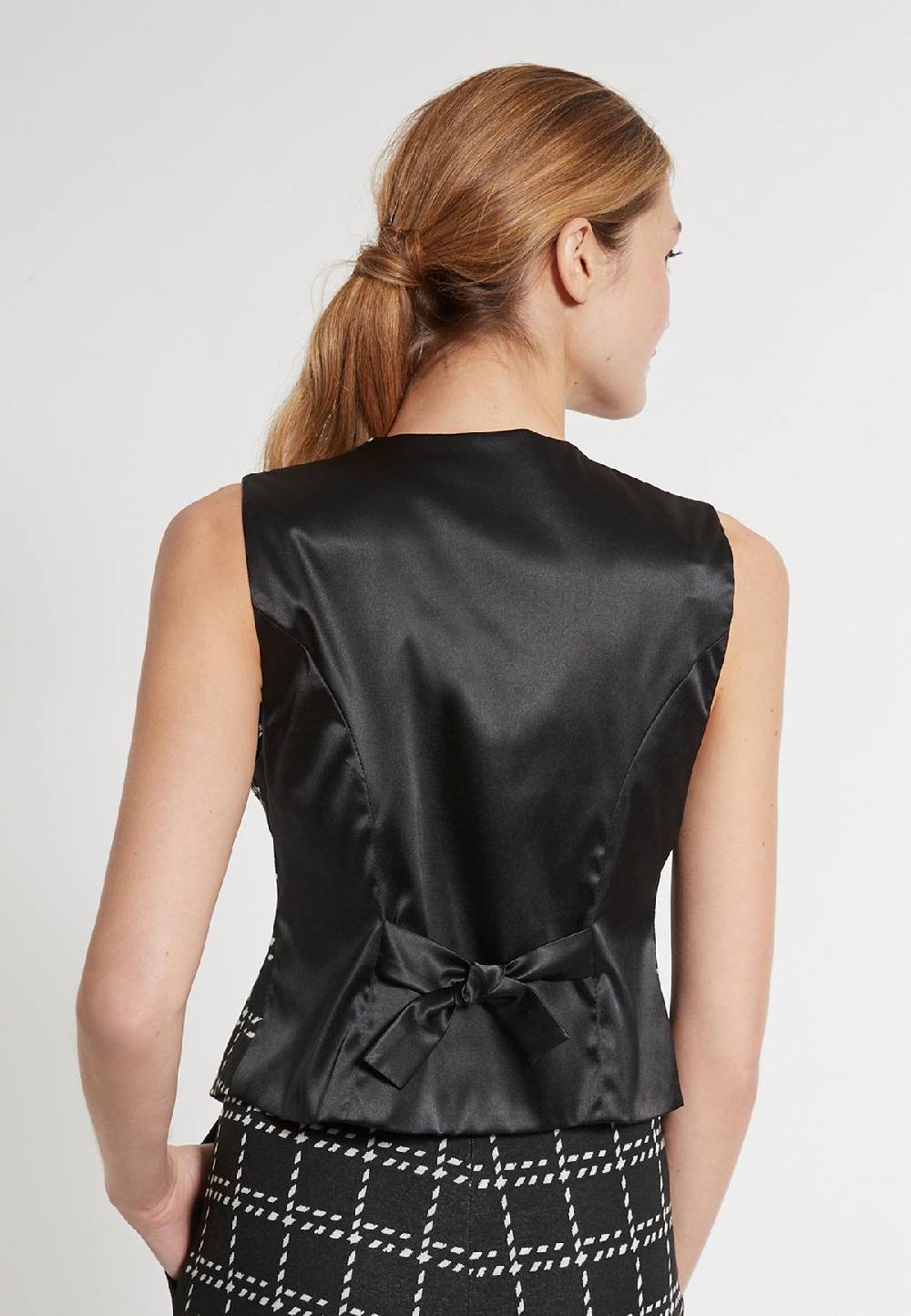 Ana Alcazar Weste Eosie