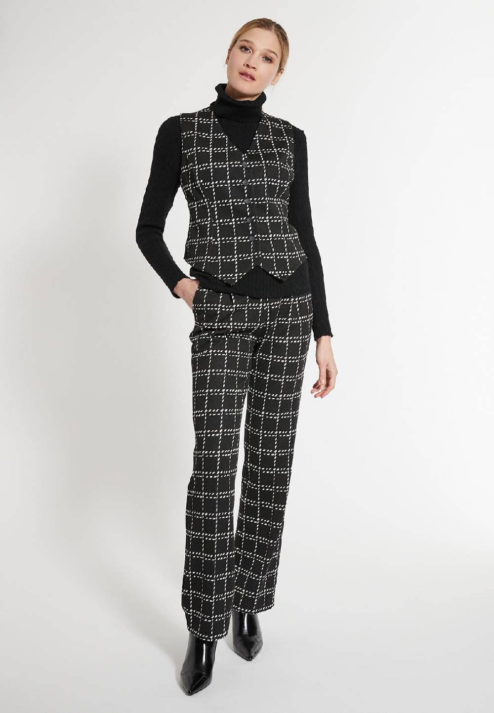 Ana Alcazar Weste Eosie