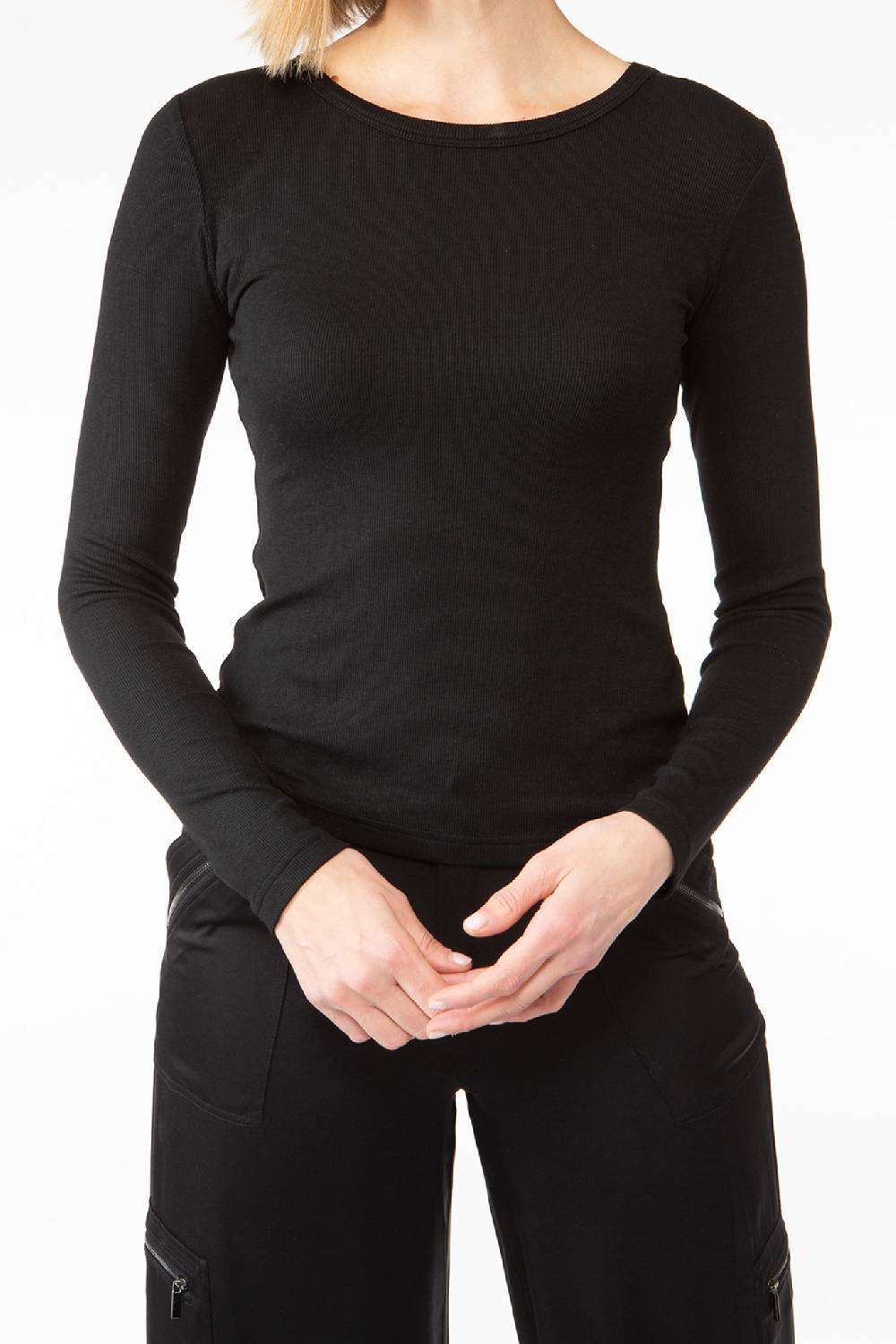 IVI GmbH ESSENTIAL Langarmshirt Mit Hohem Rundhalsausschnitt Schwarz