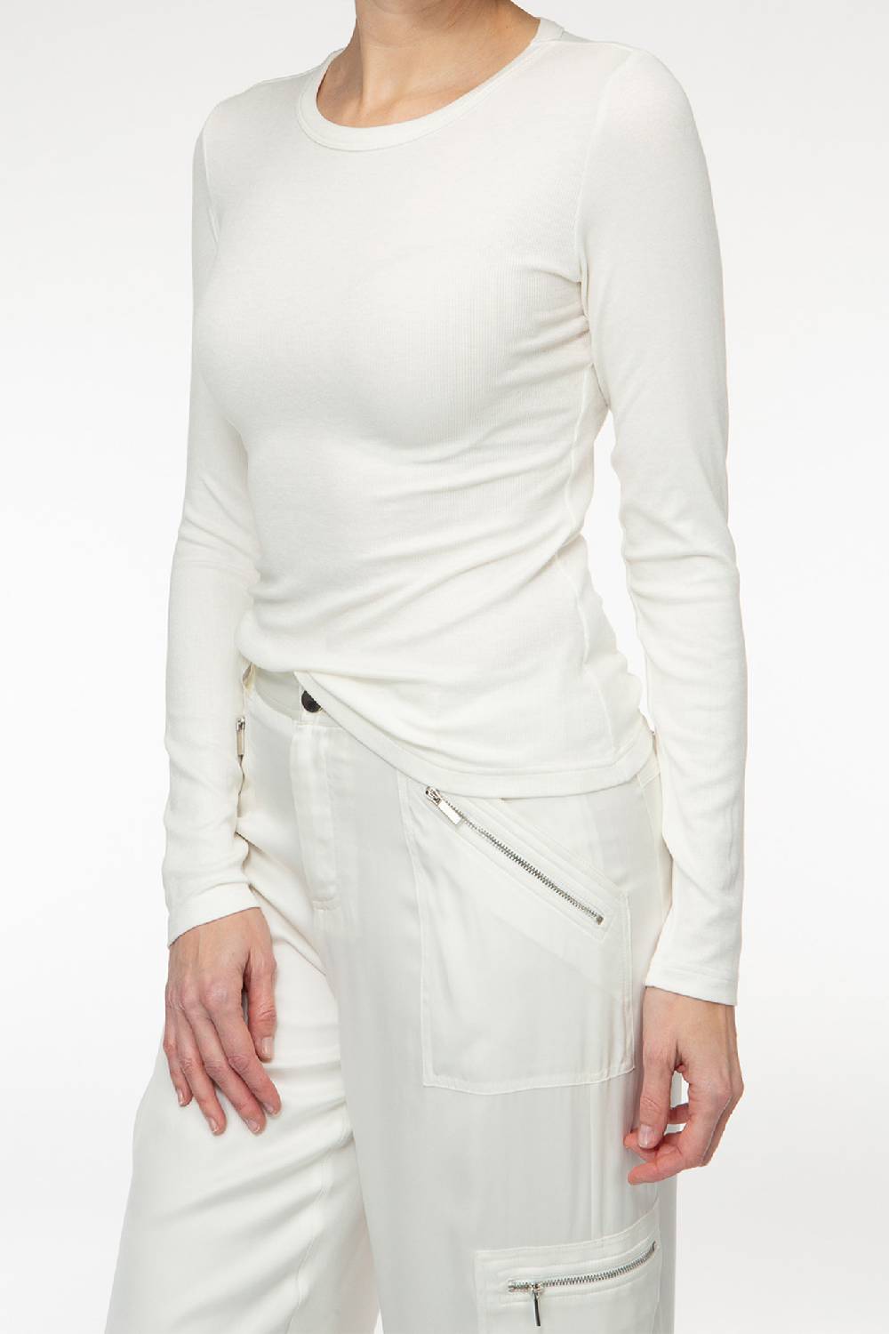 IVI GmbH ESSENTIAL Langarmshirt Mit Hohem Rundhalsausschnitt Weiß