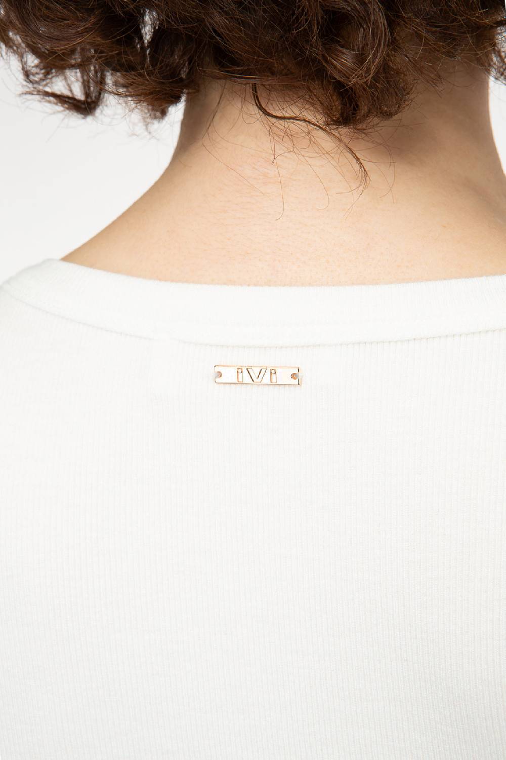 IVI GmbH ESSENTIAL Langarmshirt Mit Hohem Rundhalsausschnitt Weiß