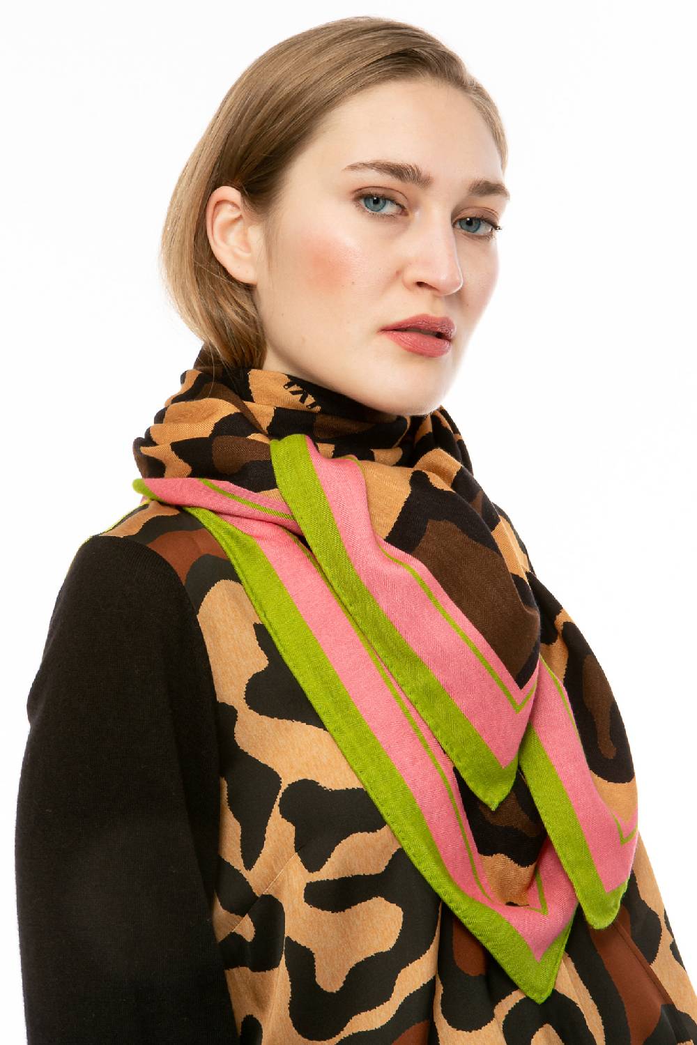 IVI GmbH BIG LEO Schal Braun