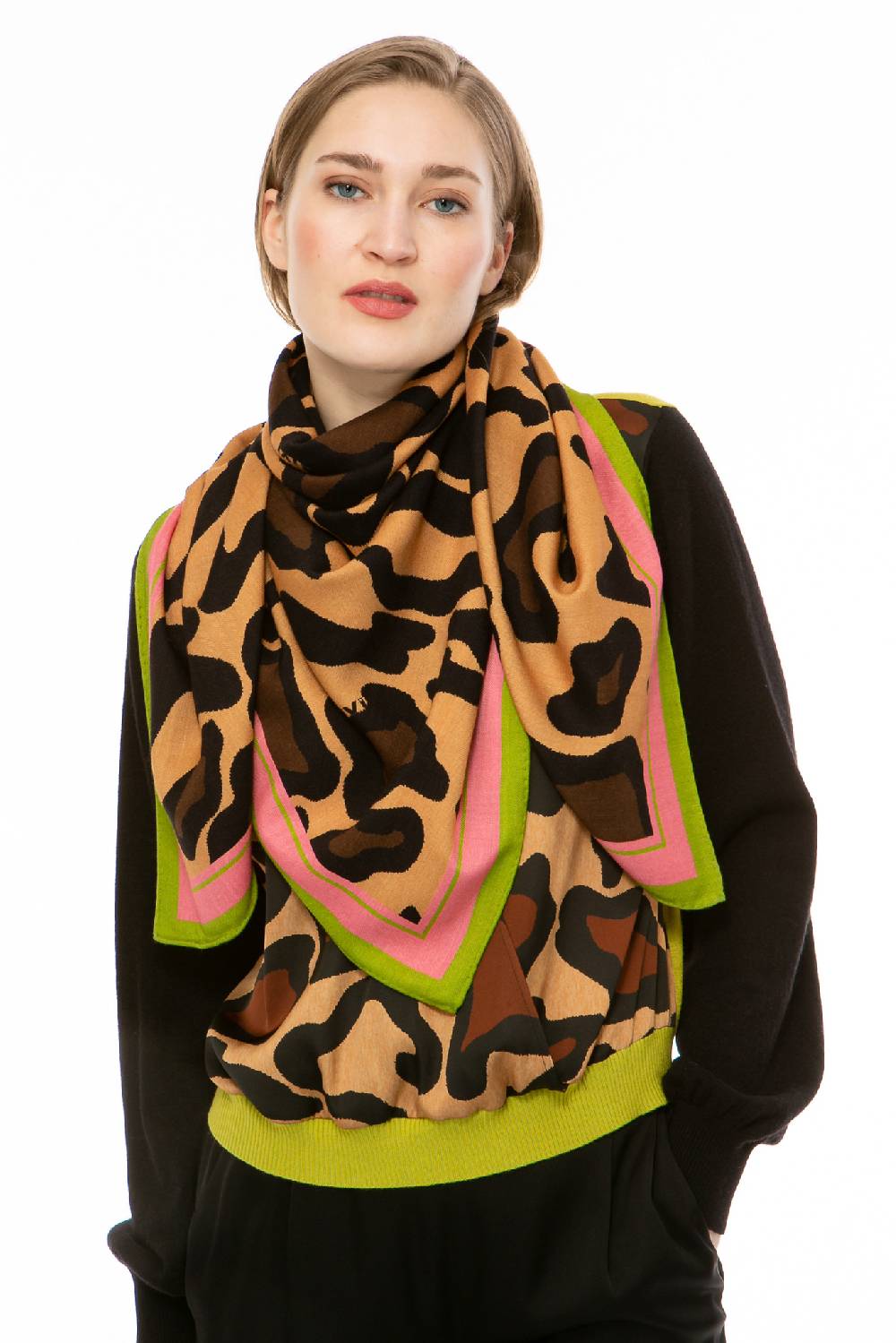 IVI GmbH BIG LEO Schal Braun