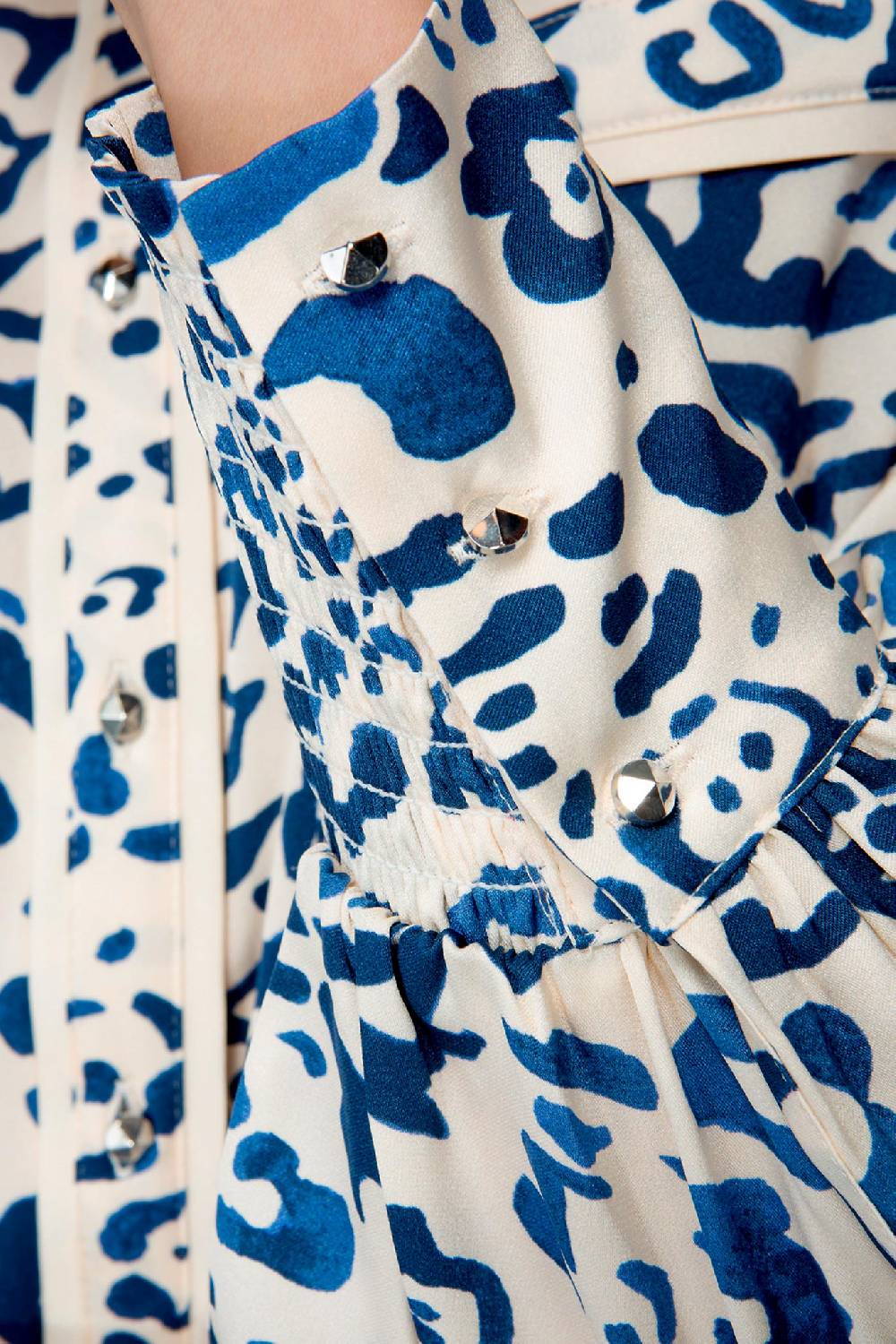 IVI GmbH BLUE LEO Hemdbluse Aus Seide