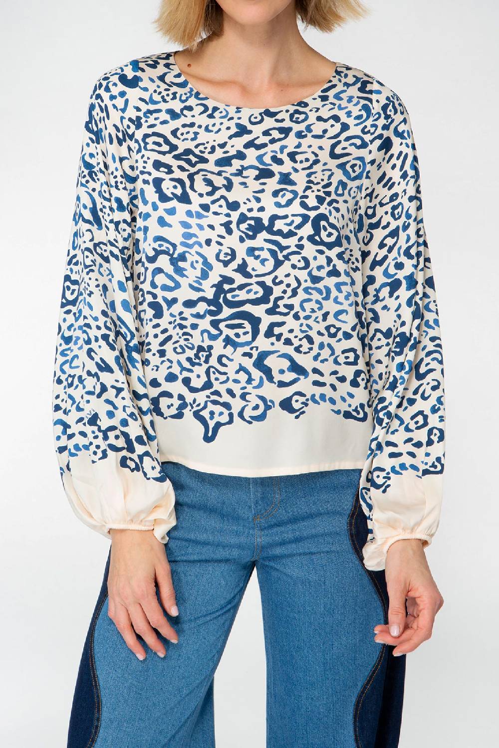 IVI GmbH BLUE LEO Verkürzte Seidenbluse