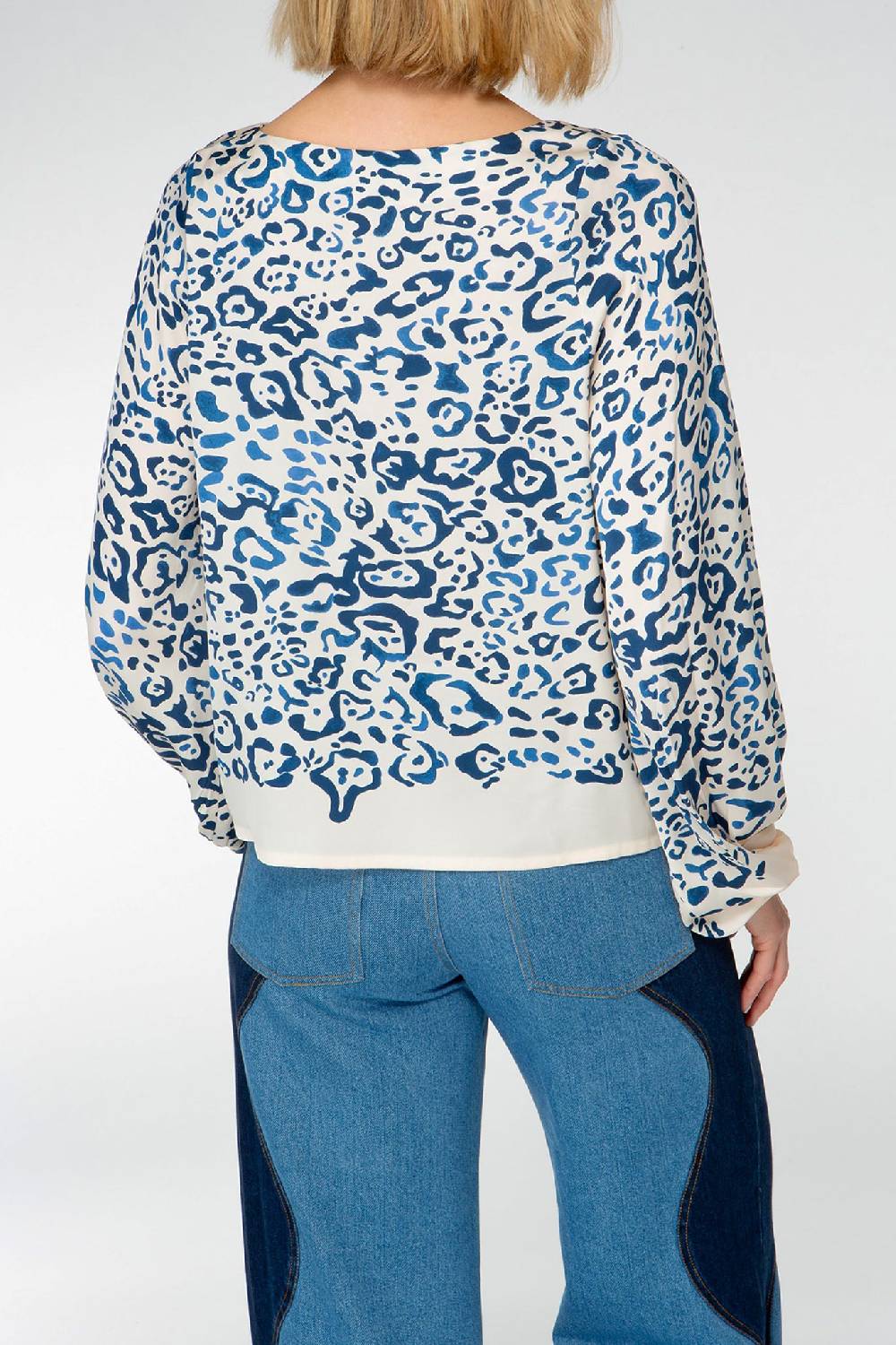 IVI GmbH BLUE LEO Verkürzte Seidenbluse