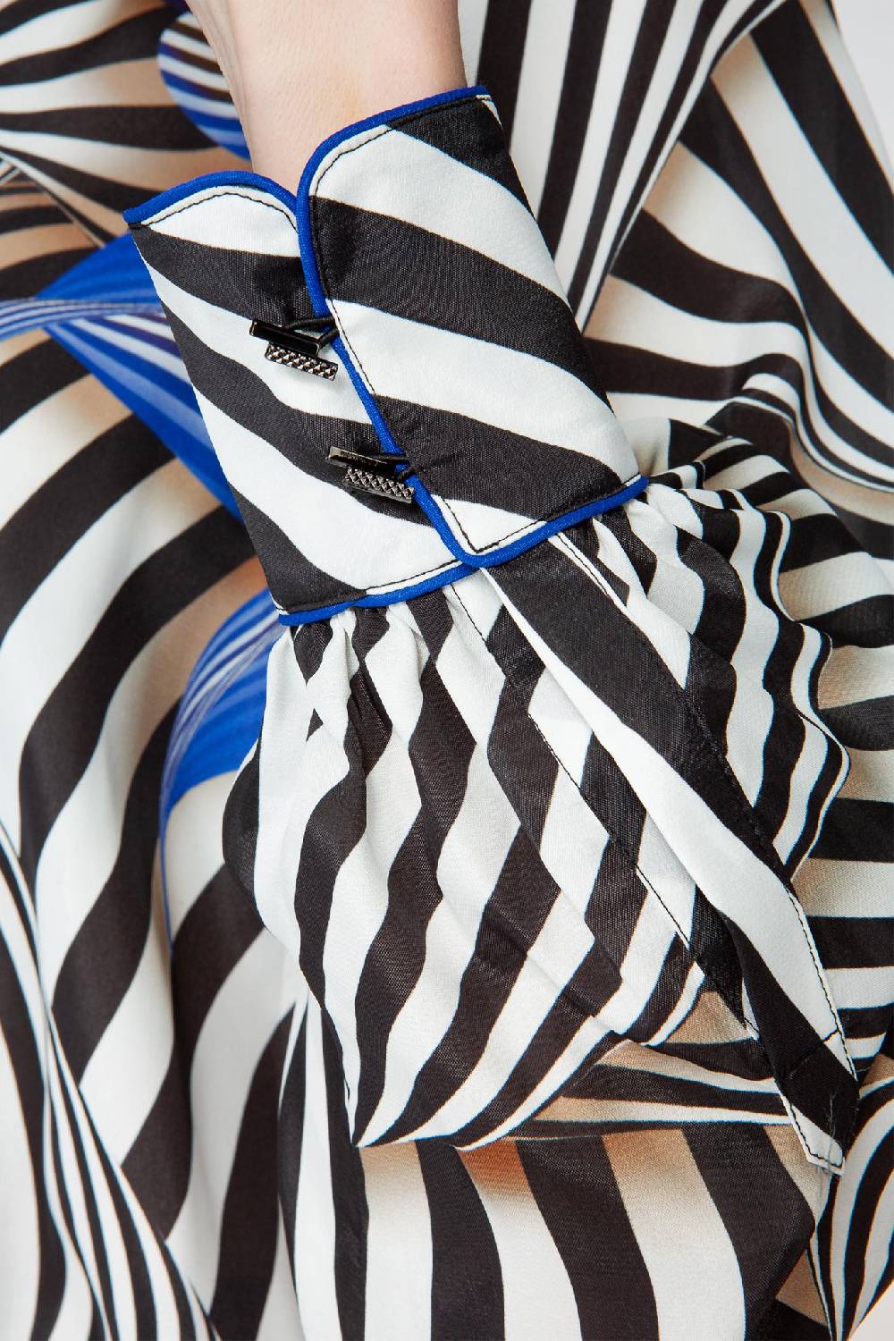 IVI GmbH FLORAL ILLUSION Wickelbluse