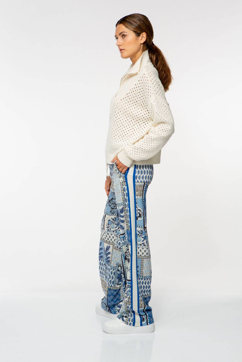 IVI GmbH ORIENTAL GARDEN Gestrickte Hose Sky