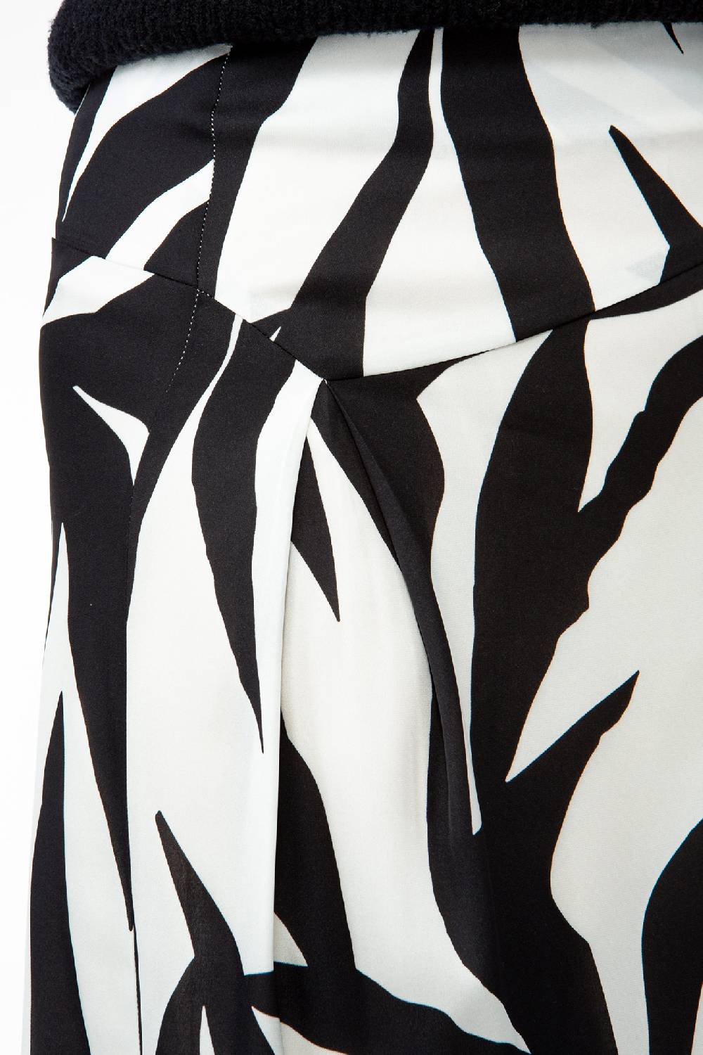 IVI GmbH PALM LEAF BLACK Seidenrock Mit Print