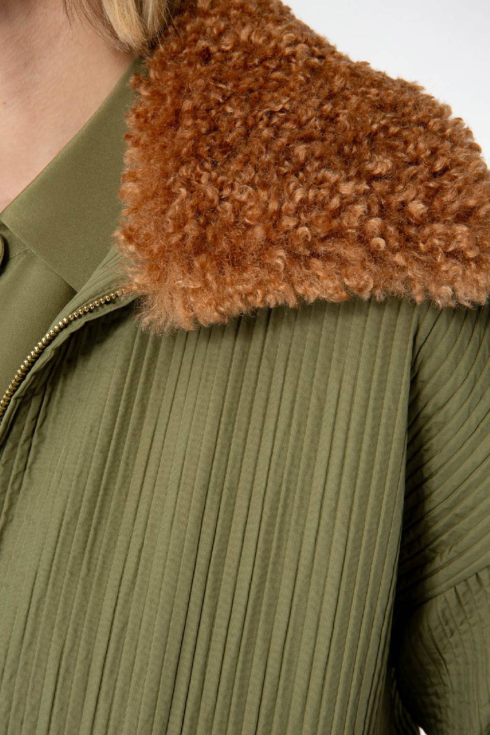 IVI GmbH OUTERWEAR Pilotenjacke Mit Fake-Fur Kragen Oliv