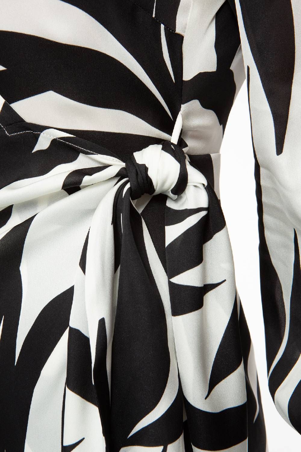 IVI GmbH PALM LEAF BLACK Kurzes Wickelkleid Aus Seide