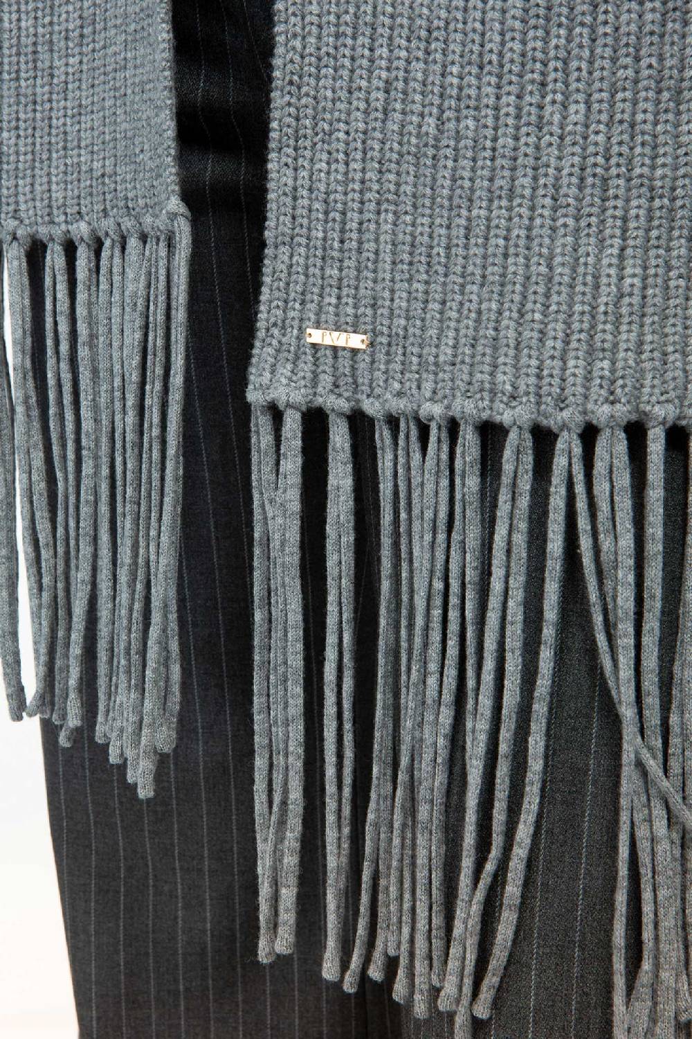 IVI GmbH SOLID KNIT Langer Schal Mit Fransen Grau-melange