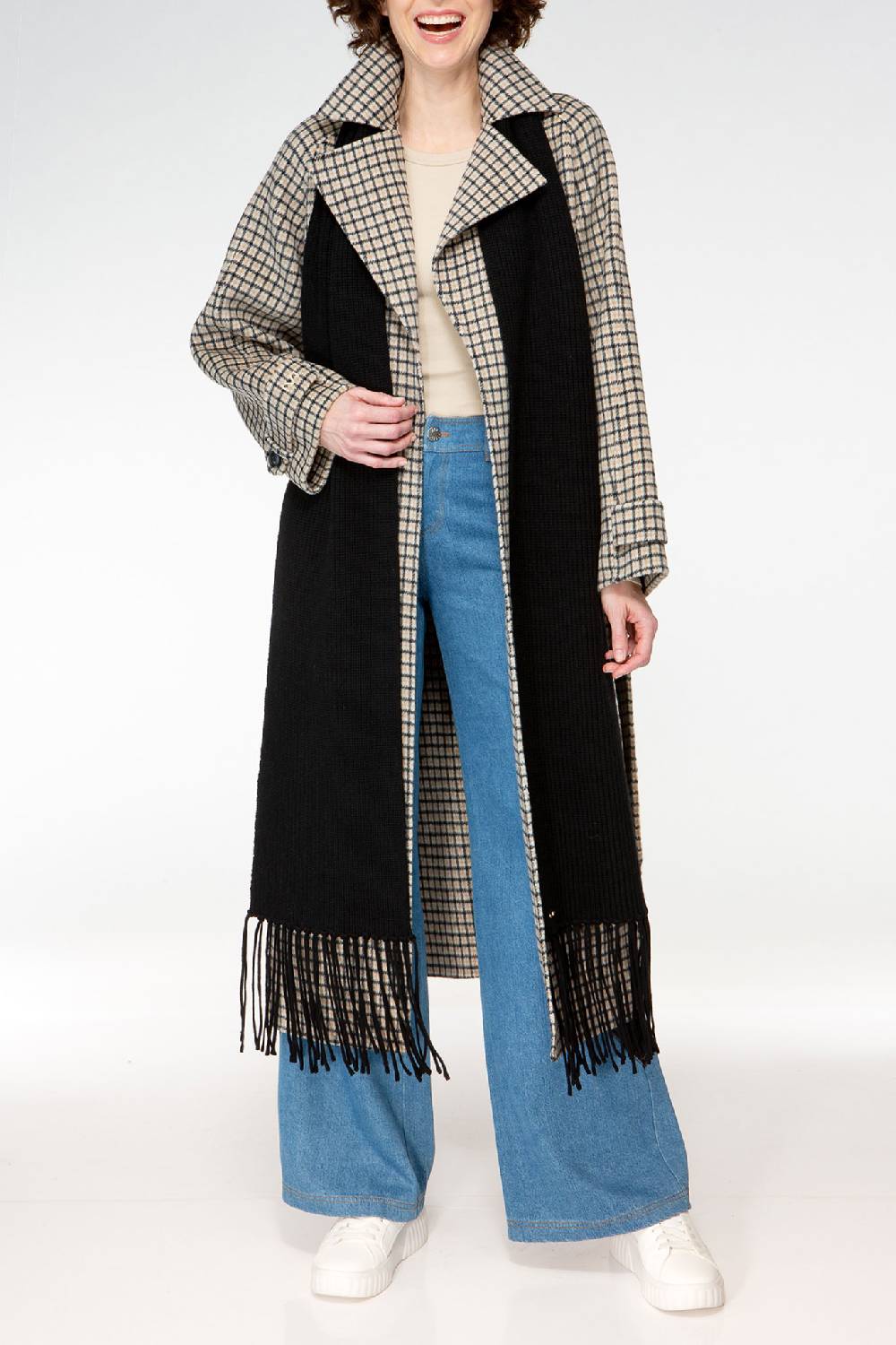 IVI GmbH SOLID KNIT Langer Schal Mit Fransen Schwarz