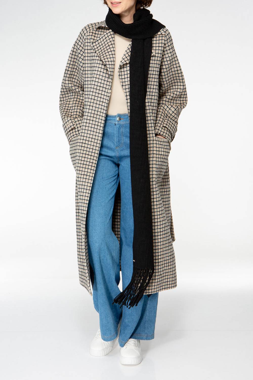 IVI GmbH SOLID KNIT Langer Schal Mit Fransen Schwarz