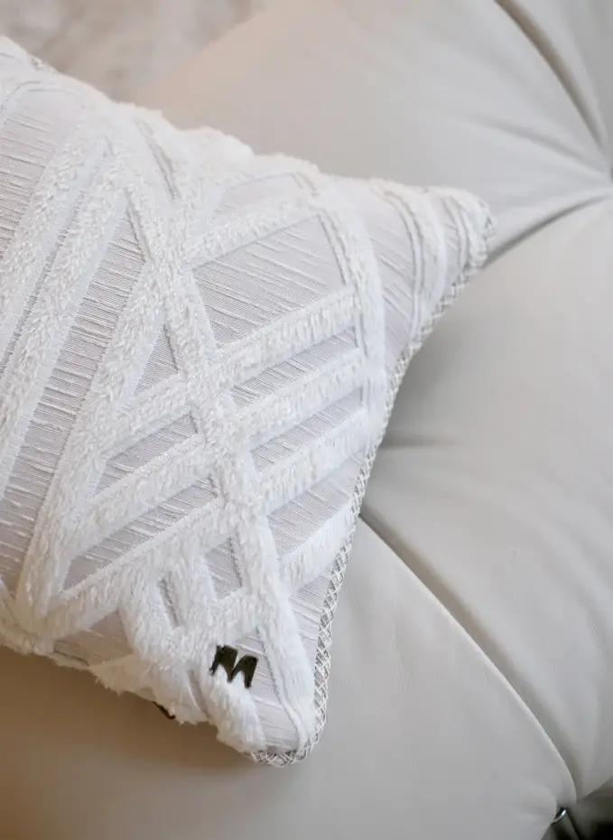 Another Mondaen Dekokissen JEAN SQUARE EDITION