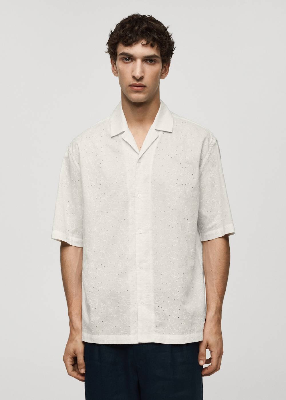 Mango Besticktes Relaxed-Fit-Hemd aus 100 % Baumwolle