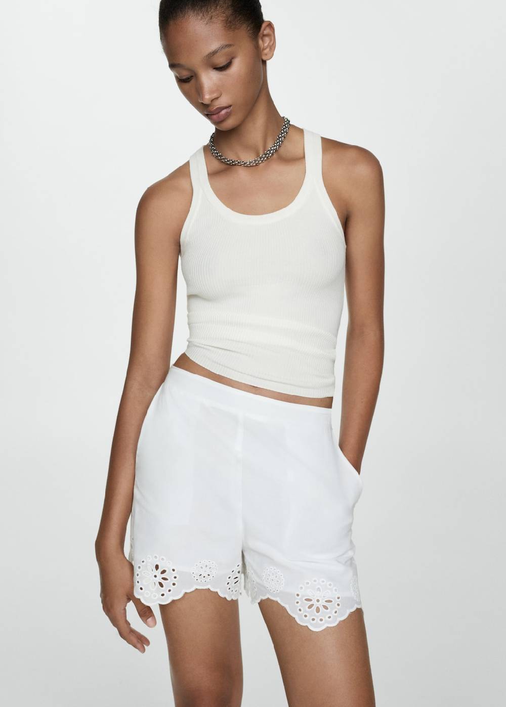Mango Bestickte Lochstrick-Shorts