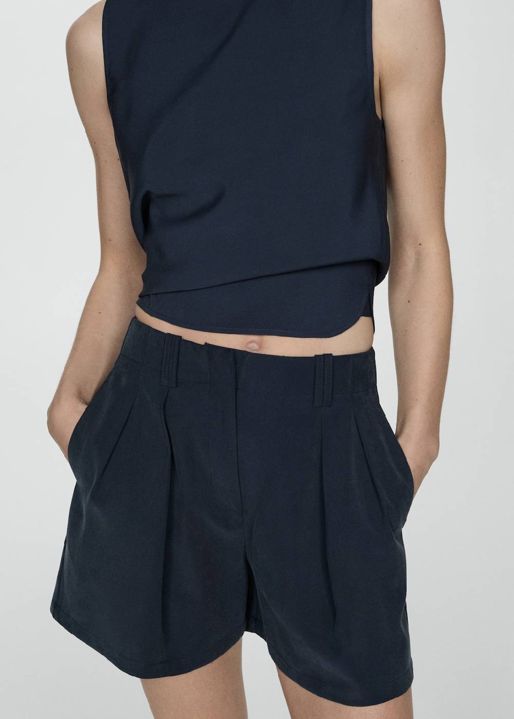 Mango Bundfaltenshorts mit mittlerer Bundhöhe